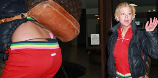 15P Celeb Tara Reid upskirt in public and sexy thongs
