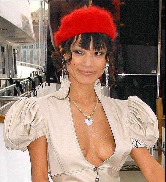 15P Bai Ling nipple slip in public and sexy nude body
