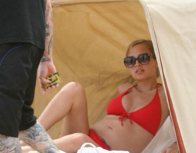 16P Nicole Richie white thongs and nude boob in public