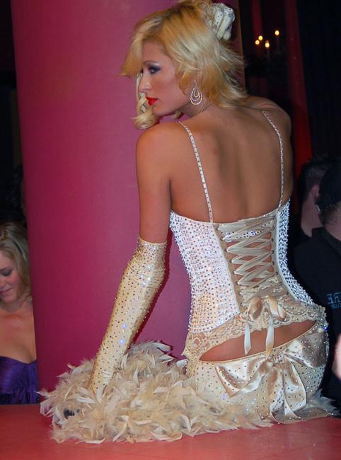 15P Paris Hilton guy licking her pussy and nipple slip in public