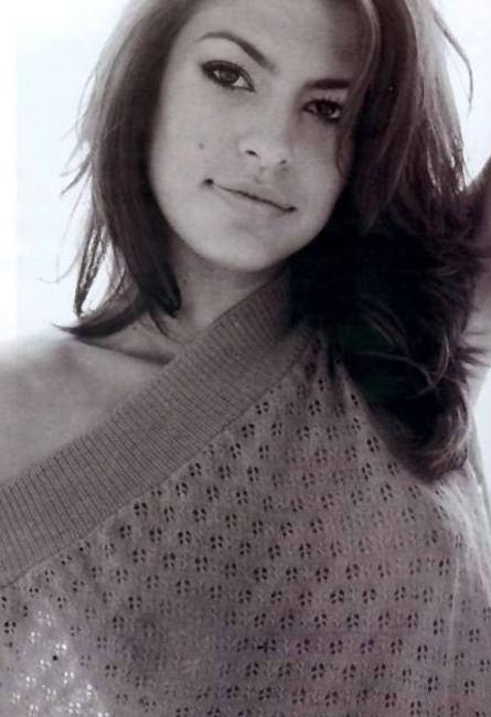 16P Killer hot celeb Eva Mendes nipple slip in public