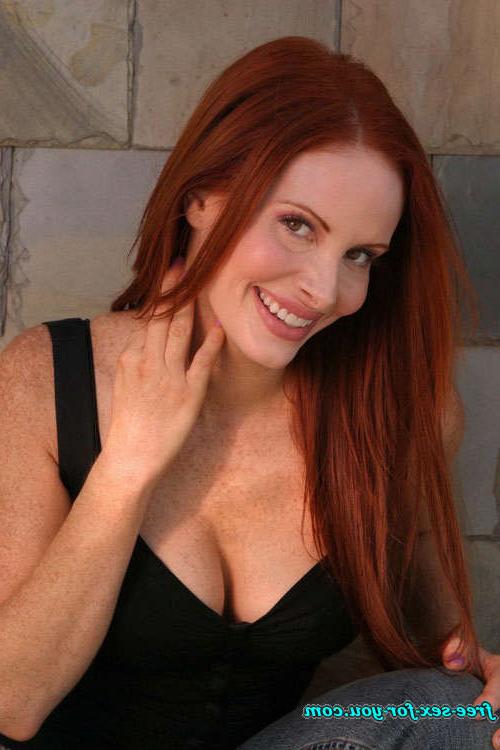 16P Phoebe Price posing very sexy and show nice cleavage