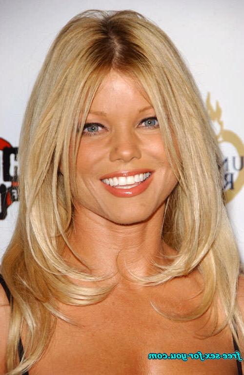 16P Donna DErrico tits slip paparazzi pictures and sexy posing