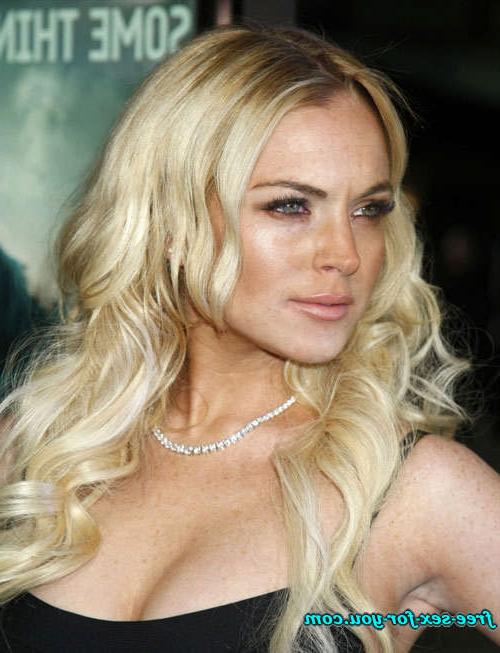 16P Lindsay Lohan upskirt and nipple slip paparazzi pictures