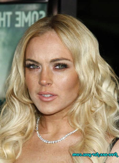 16P Lindsay Lohan upskirt and nipple slip paparazzi pictures