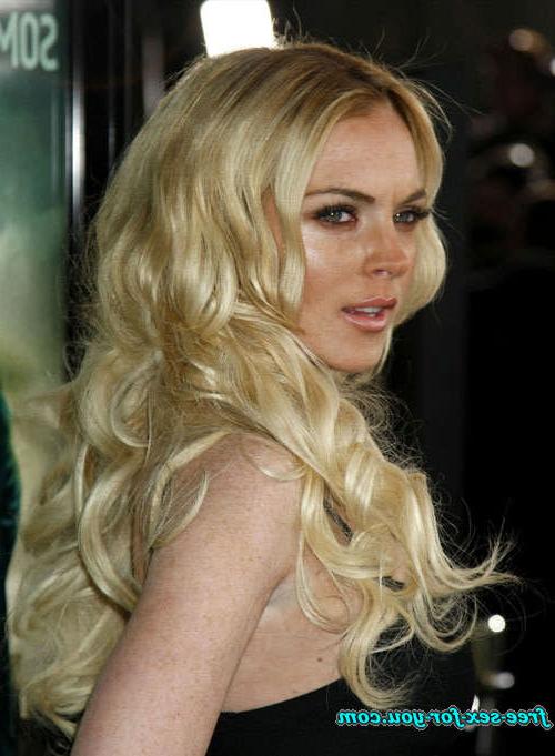 16P Lindsay Lohan upskirt and nipple slip paparazzi pictures