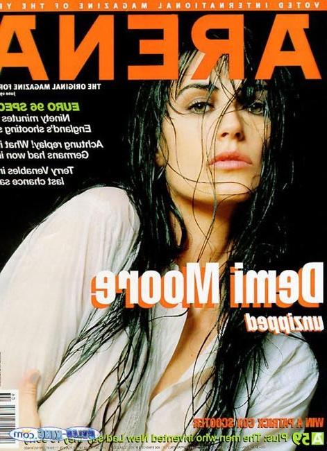 15P Sweet Demi Moore nipple slip in public