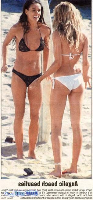 15P Sweet Demi Moore nipple slip in public