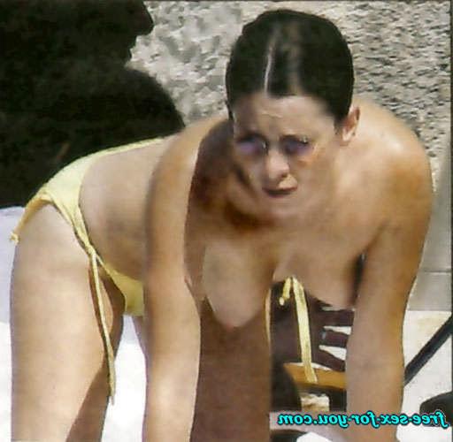16P Anna Friel showing her tits and nipple slip paparazzi pictures