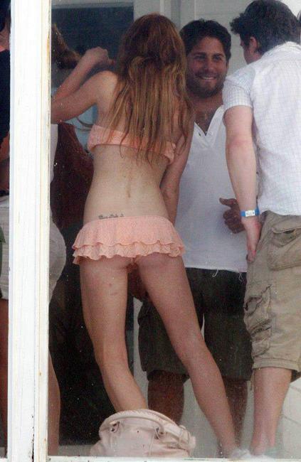 16P Lindsay Lohan nipple slip and sweet ass