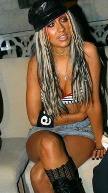 15P Christina Aguilera nude pussy in public