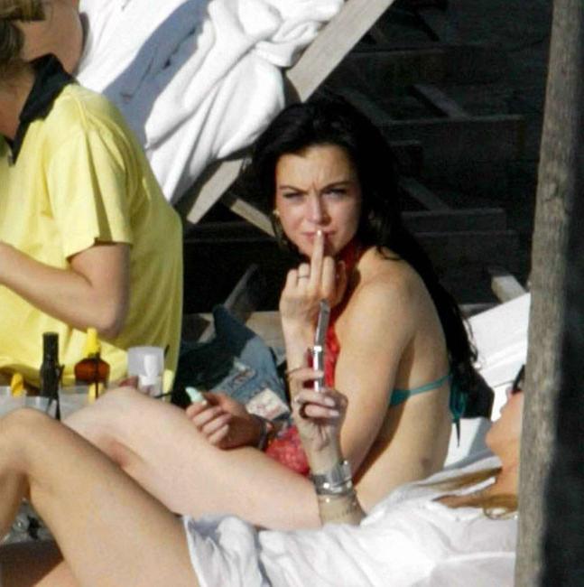 16P Lindsay Lohan shaved pussy and nipple slip