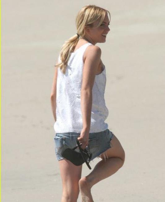 16P Lindsay Lohan shaved pussy and nipple slip