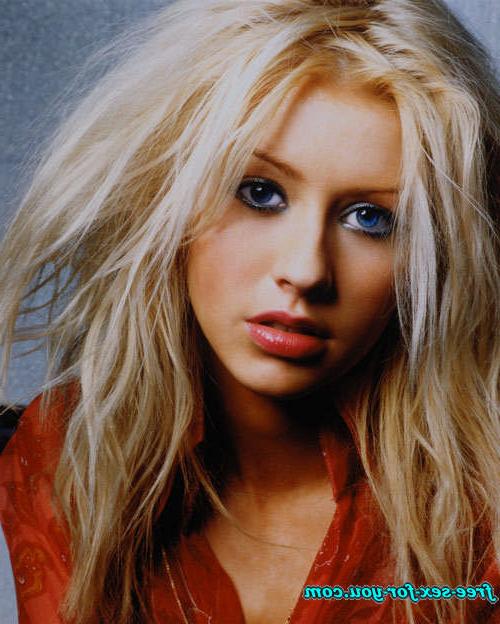 16P Christina Aguilera posing sexy and show big cleavage without bra