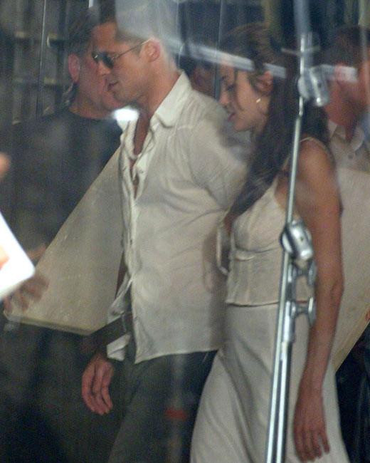 15P Celeb Angelina Jolie hot nipple slip in public