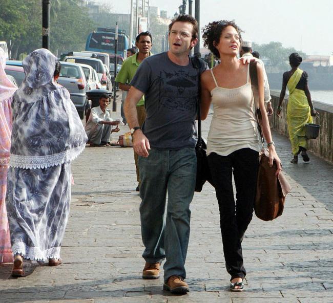 15P Celeb Angelina Jolie hot nipple slip in public