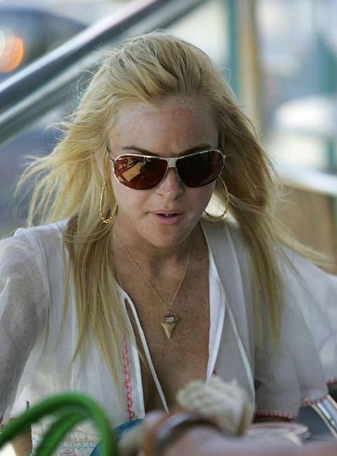 15P Celeb Lindsay Lohan nipple slip and nude ass