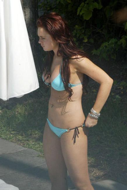 15P Celeb Lindsay Lohan nipple slip and nude ass