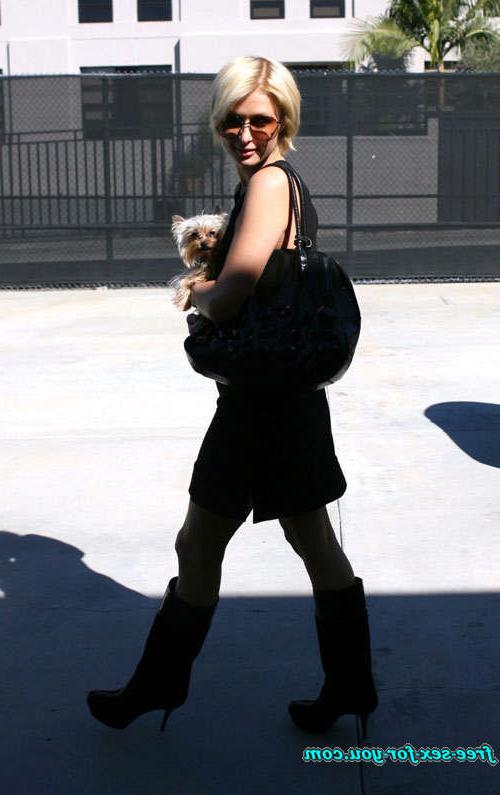 16P Paris Hilton showing her tits and nipple slip paparazzi pics