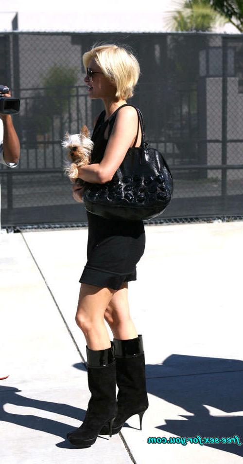 16P Paris Hilton showing her tits and nipple slip paparazzi pics