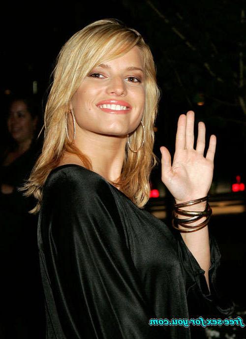 16P Jessica Simpson showing nice legs and nipple slip paparazzi pix