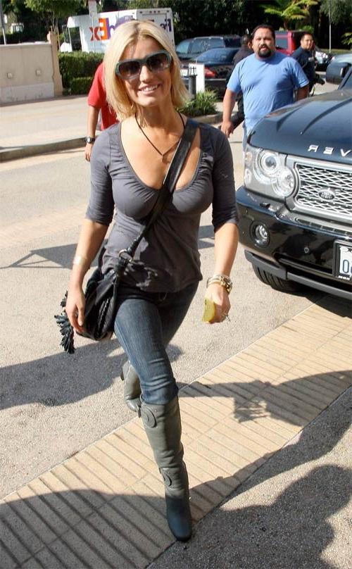 16P Jessica Simpson nipple slip and upskirt paparazzi