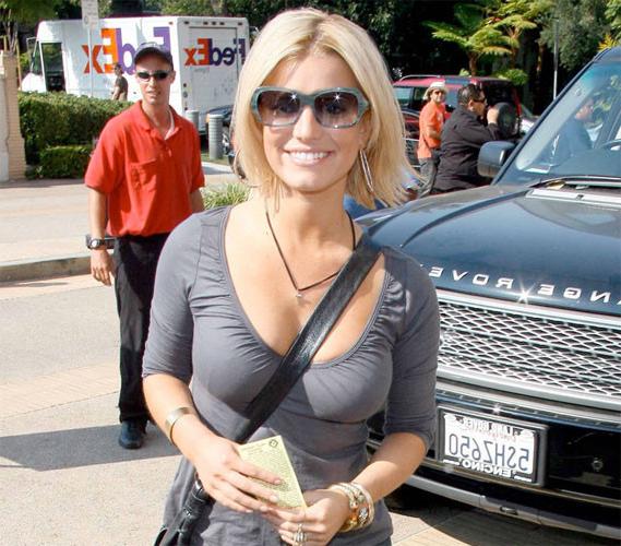 16P Jessica Simpson nipple slip and upskirt paparazzi