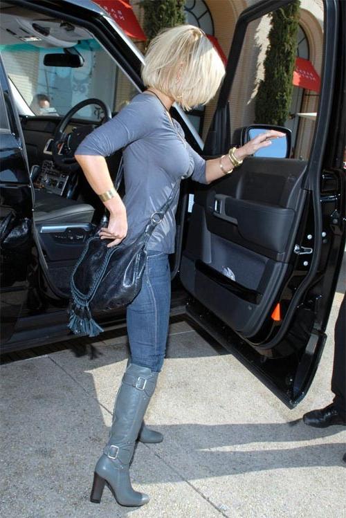16P Jessica Simpson nipple slip and upskirt paparazzi