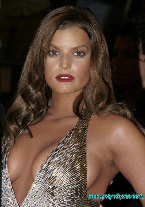 16P Jessica Simpson in see thru dress and great cleavage pictures
