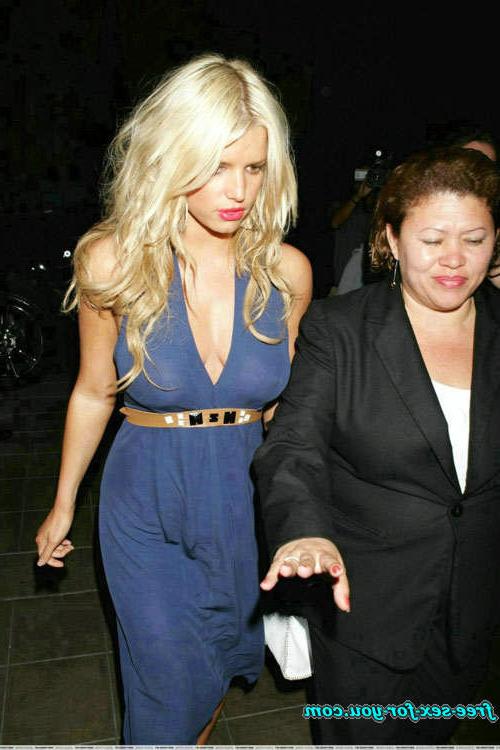 16P Jessica Simpson in see thru dress and great cleavage pictures