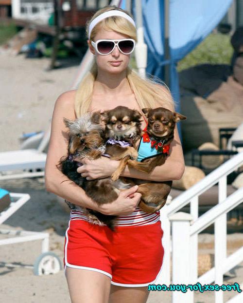 16P Paris Hilton showing her pussy and nipple slip pix
