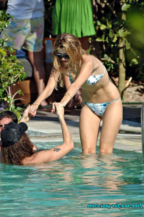 16P Mischa Barton tit slip and bikini posing paparazzi pictures