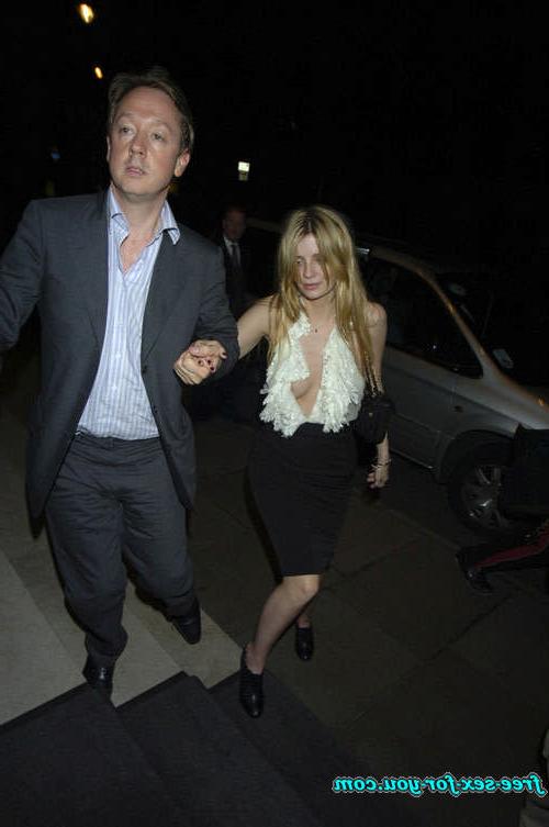 16P Mischa Barton tit slip and bikini posing paparazzi pictures
