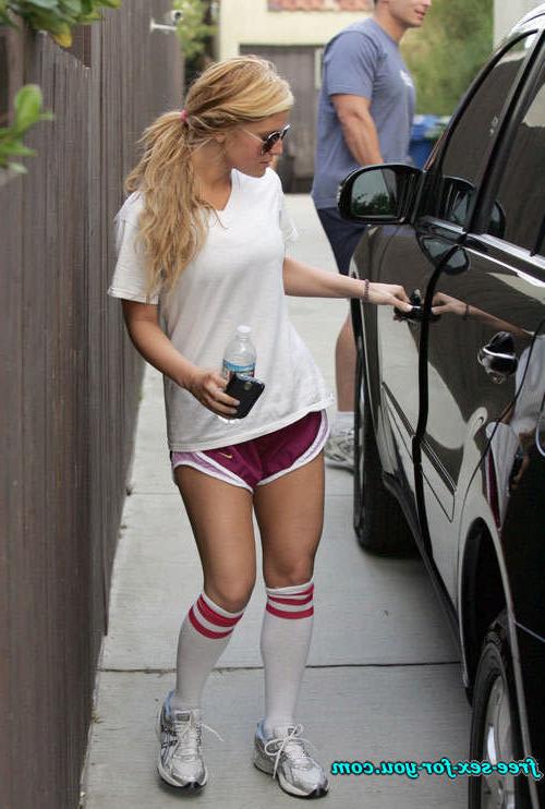 16P Jessica Simpson pussy and nipple slip and posing in mini skirt