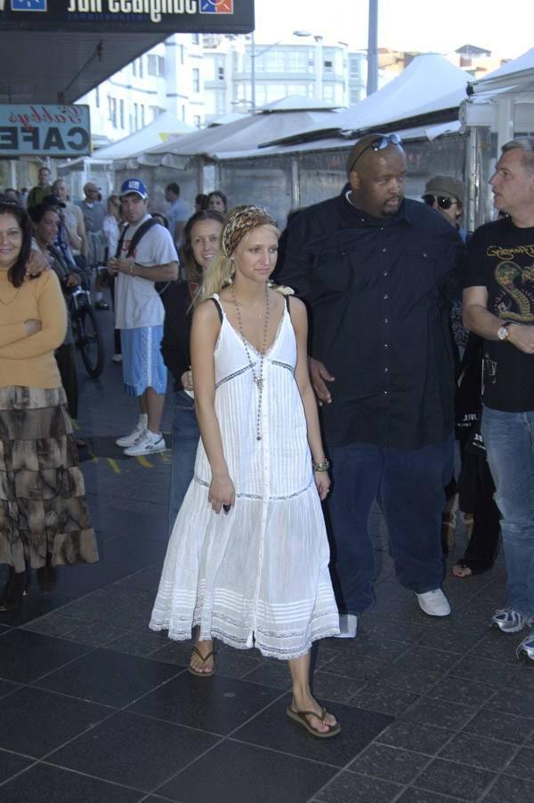16P Ashlee Simpson upskirt and nipple slips