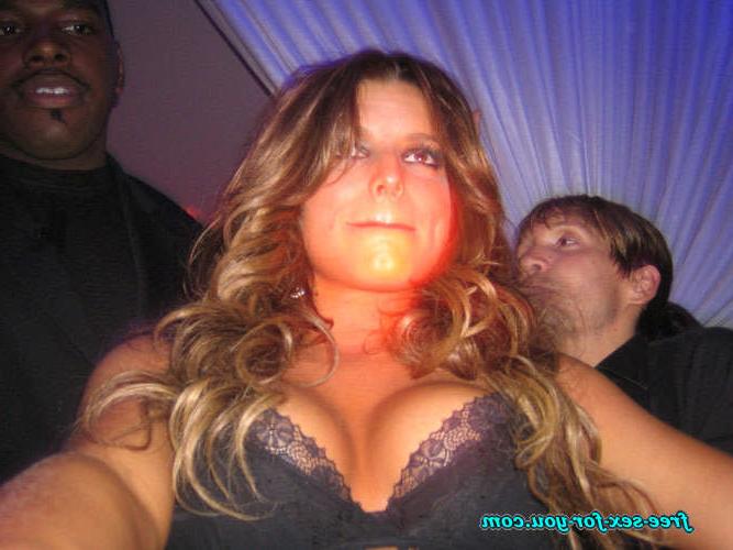 16P Jessica Simpson showing pussy and nipple slip paparazzi pictures