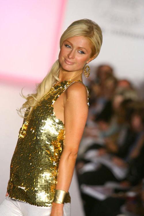 16P Paris Hilton nipple slip and posing very sexy in lingerie