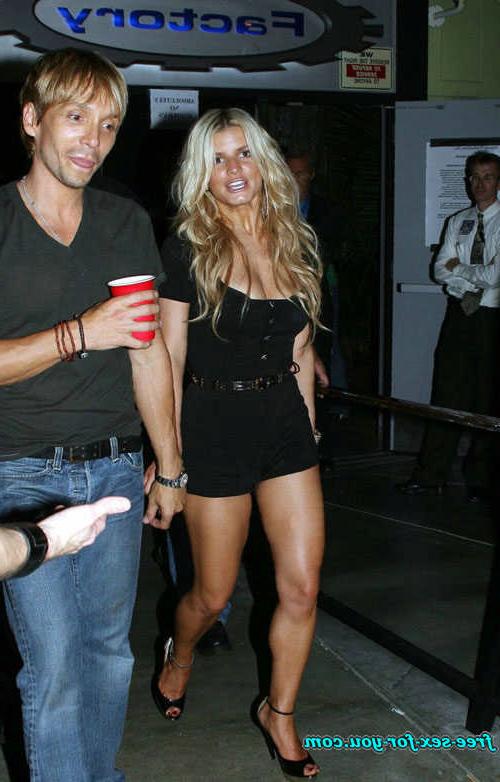 16P Jessica Simpson nipple slip and upskirt paparazzi pictures