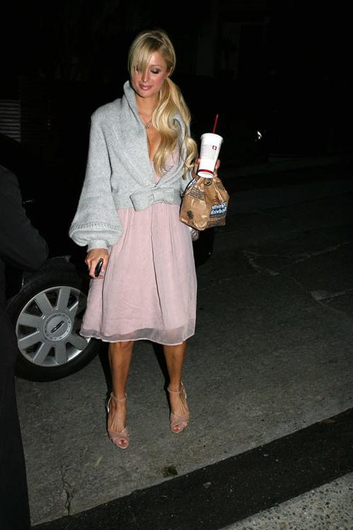 16P Paris Hilton flashing pussy upskirt and nipple slip pictures