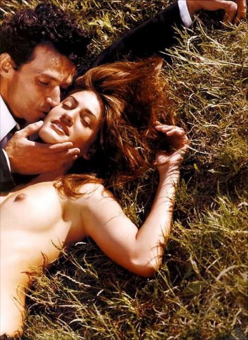 16P Yamila Diaz posing totally naked in nature and very sexy