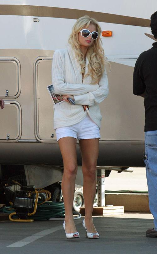 16P Paris Hilton pussy slip paparazzi pictures and sexy posing