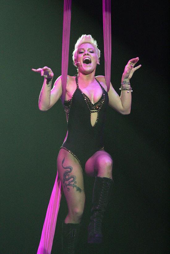 16P Singer Pink pissing in public and sexy concert pictures