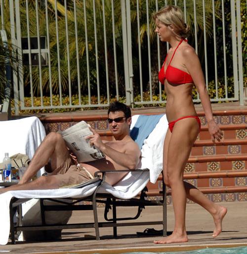 16P Tara Reid in red bikini and nipple slip paparazzi pictures