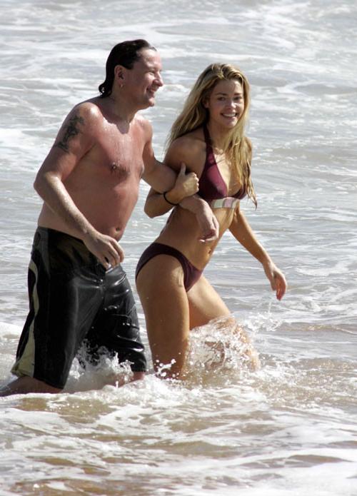 16P Denise Richards pussy slip and red bikini paparazzi pictures
