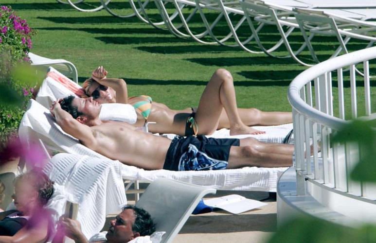 16P Jessica Simpson nipple slip and bikini paparazzi pictures