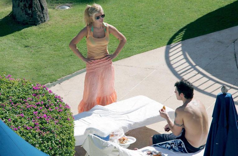 16P Jessica Simpson nipple slip and bikini paparazzi pictures