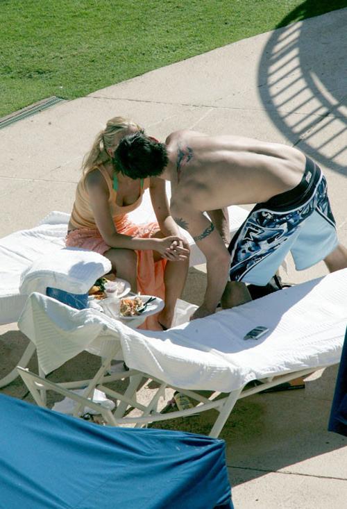 16P Jessica Simpson nipple slip and bikini paparazzi pictures