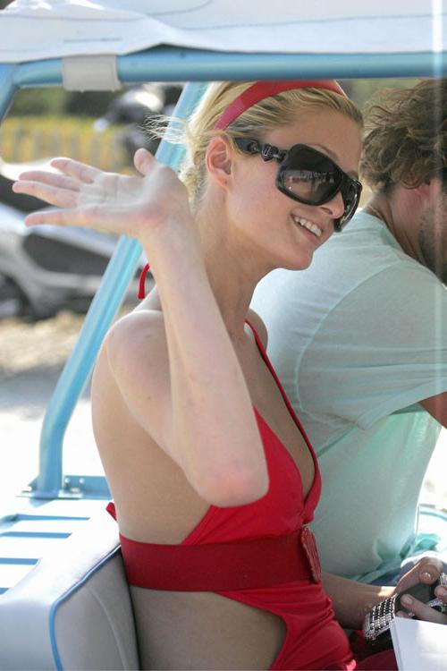 16P Paris Hilton exposed tits and nipple slip new private pictures