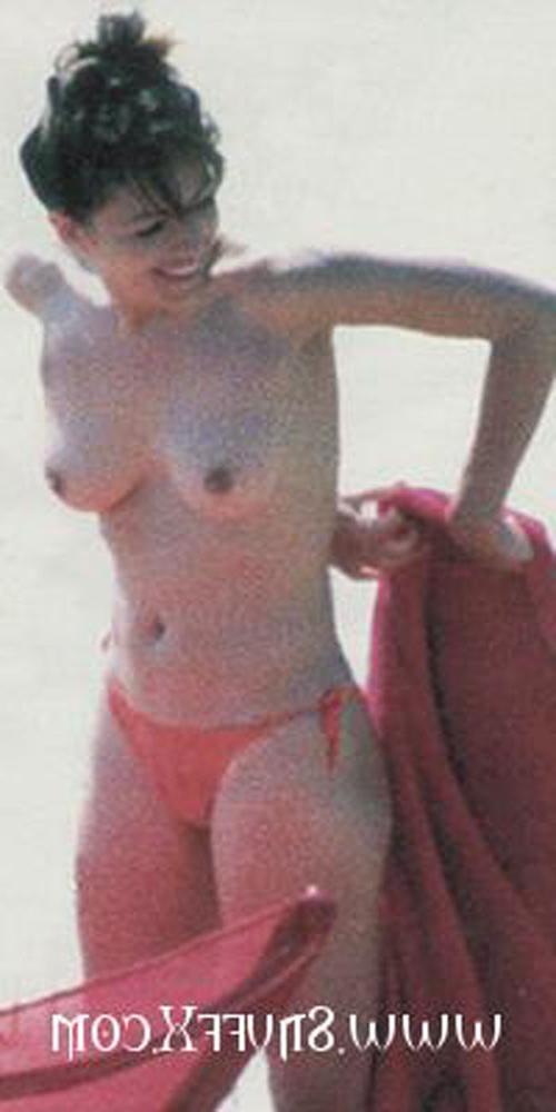 16P Elizabeth Hurley exposed tits and nipple slip paparazzi pictures