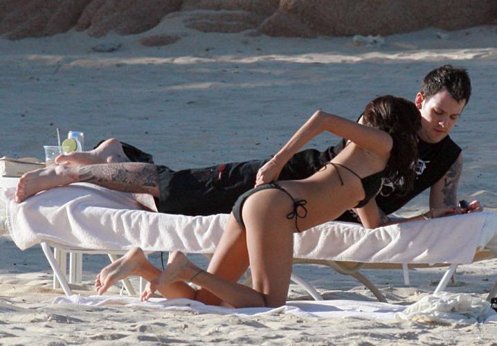 16P Nicole Richie thong slip and bikini beach paparazzi pictures